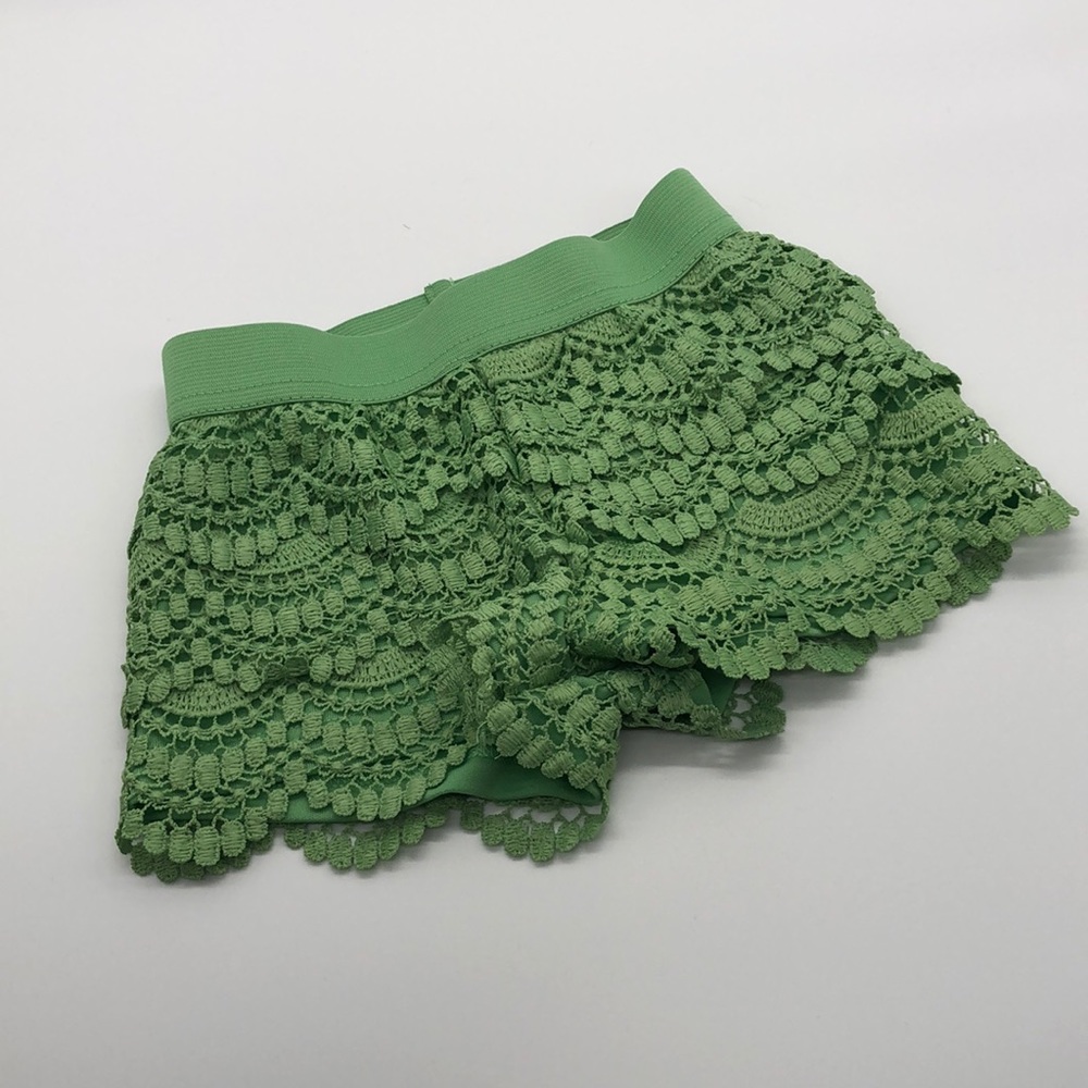 EUC Emily Rose Crochet Shorts Green Size 2T